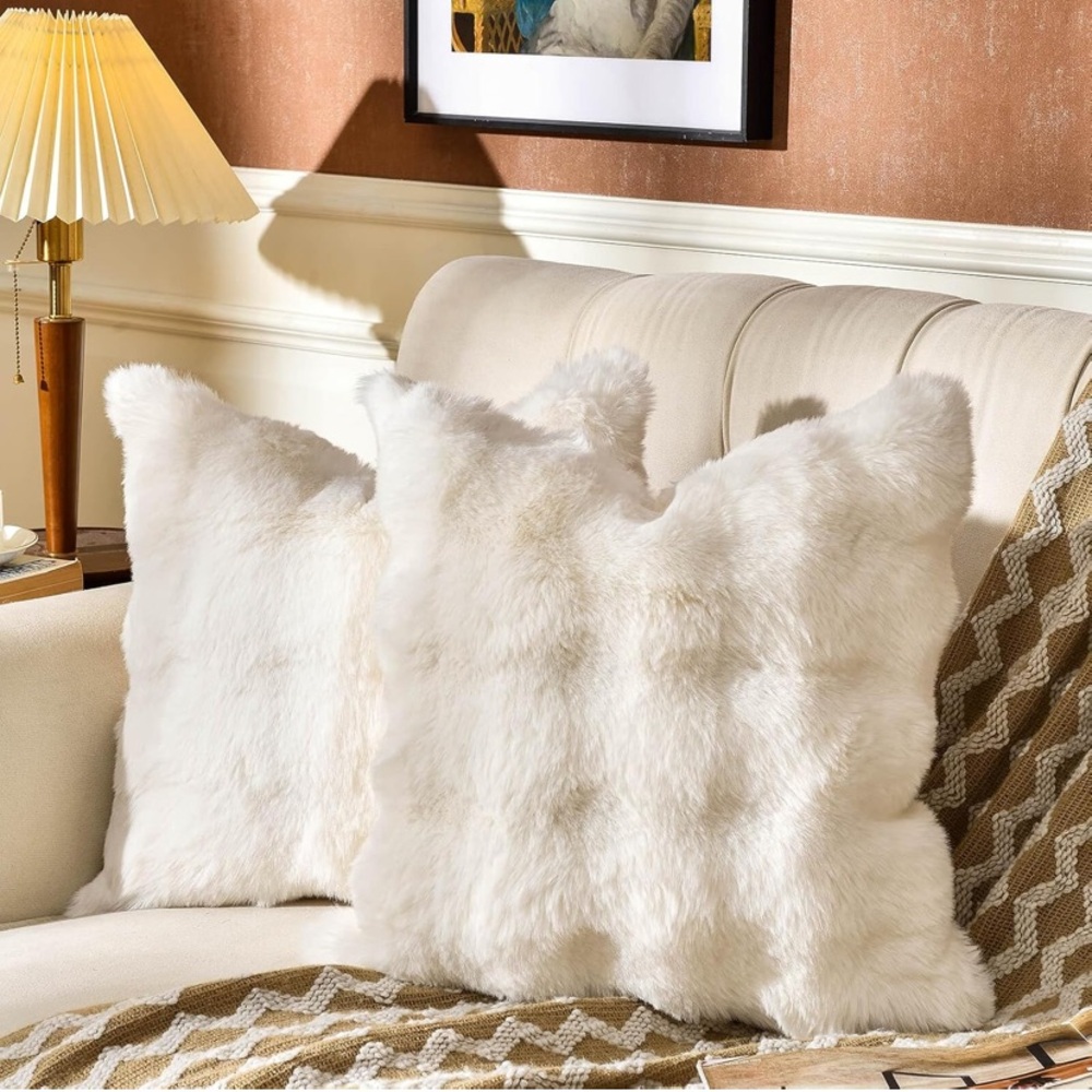 NWT AmHoo 2 Throw Pillow Covers Fluffy Cream